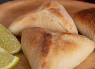 ESFIHA FECHADA DE CARNE.png