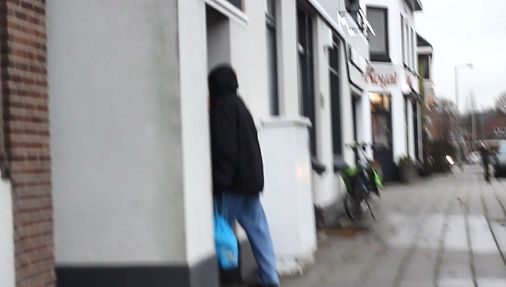 I followed someone for 15 minu.mp4_snapshot_15.44.769.jpg