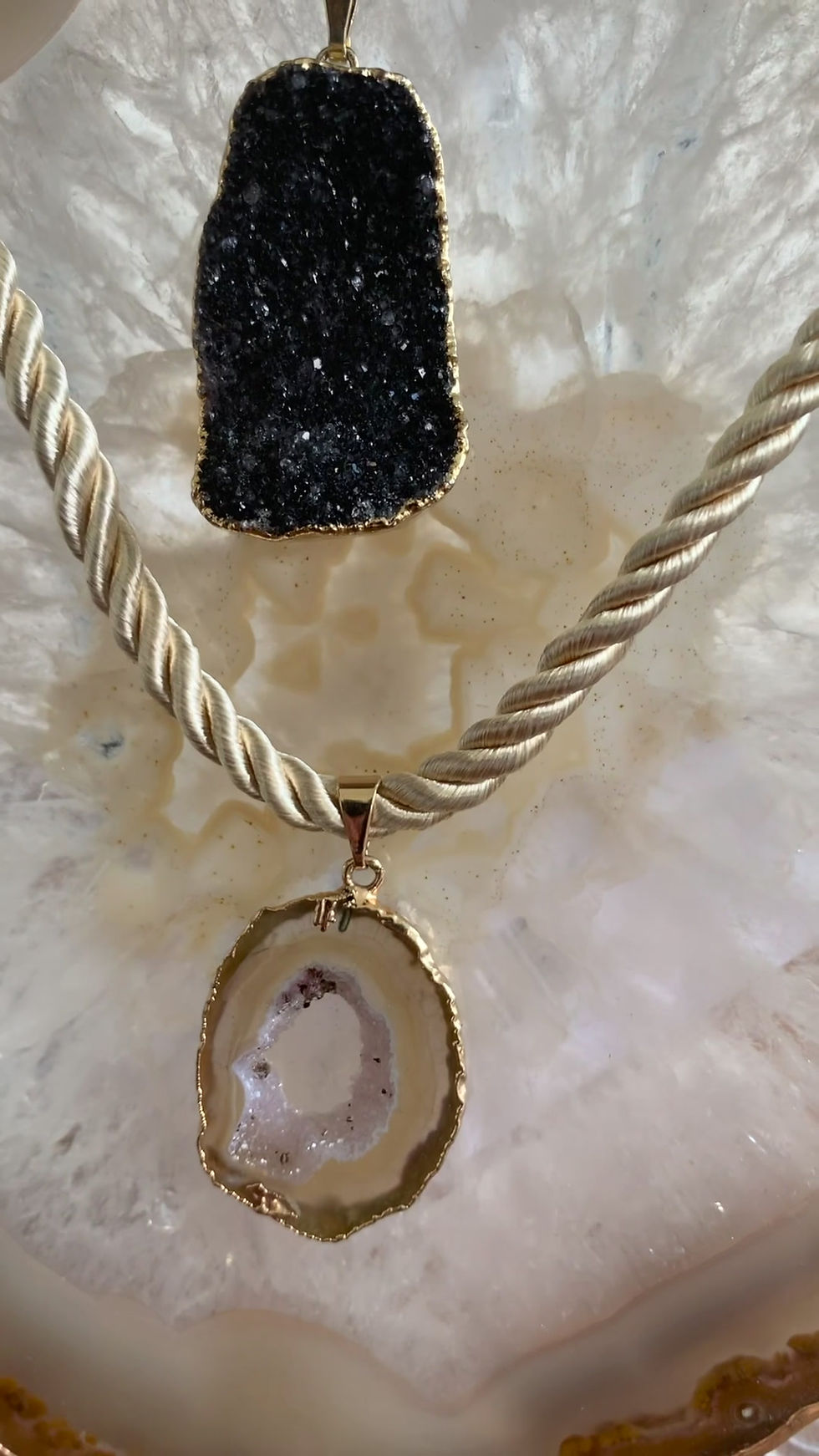 Miniatura: Colares em Cordão de Seda