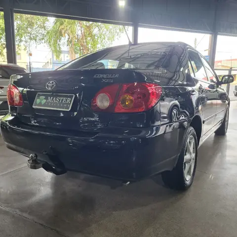 Traseira de sedan preto