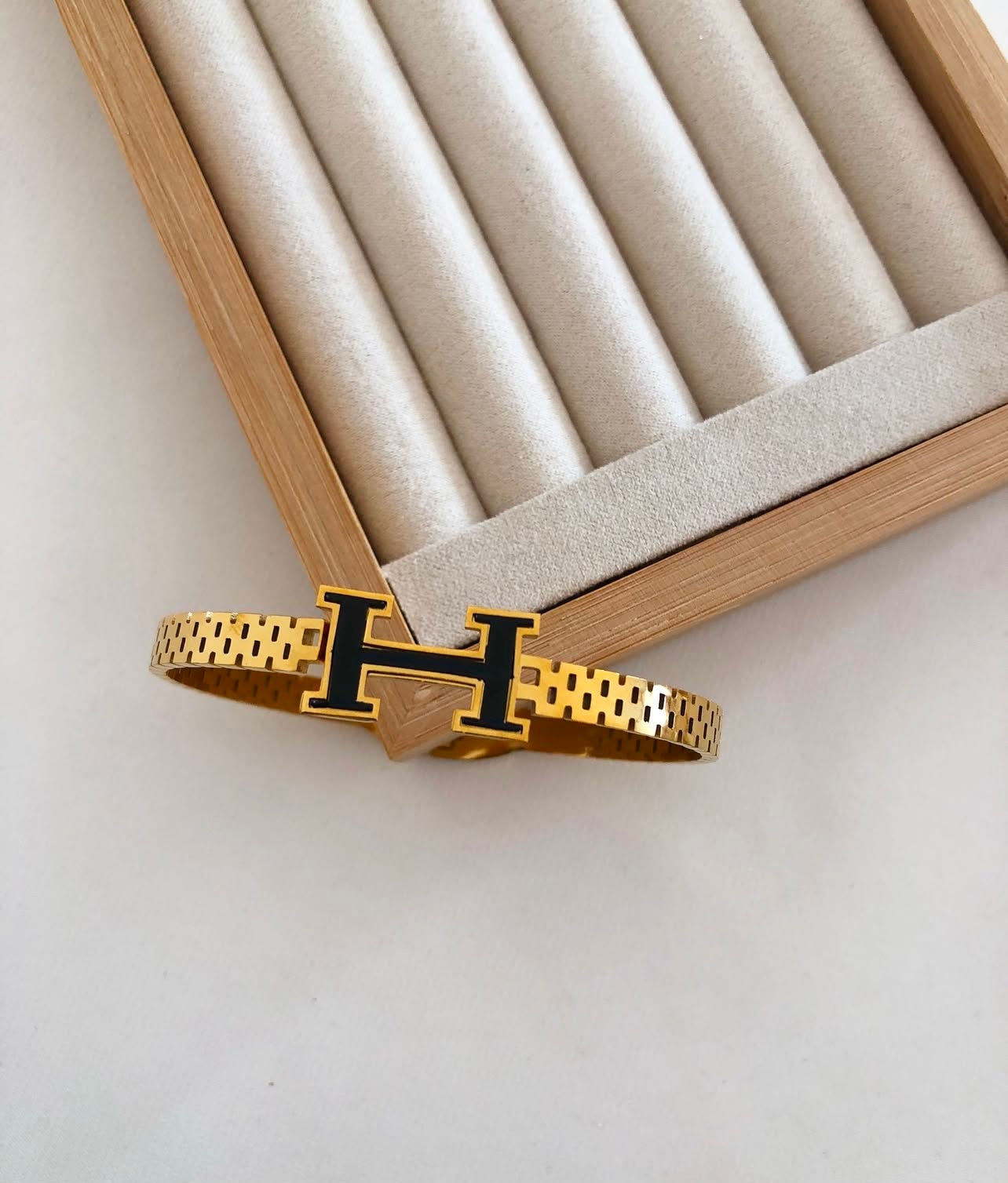 Çelik Kalın Taşlı Kelepçe 