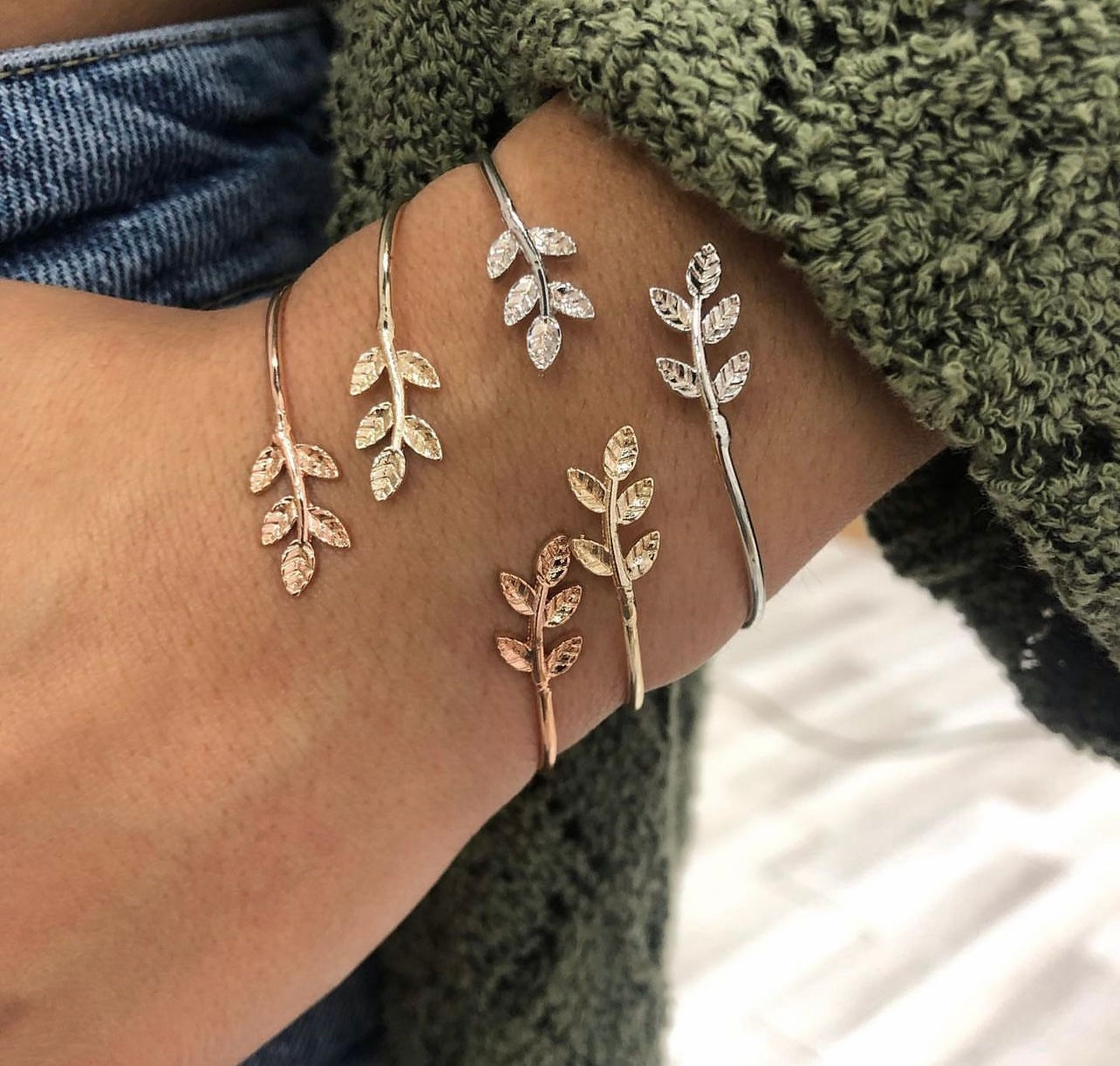 Vip Yaprak Figürlü Gold Kelepçe 