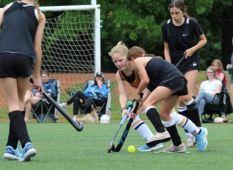 children playing field hockey