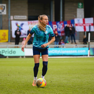 Grace Neville signs new London City Lionesses contract