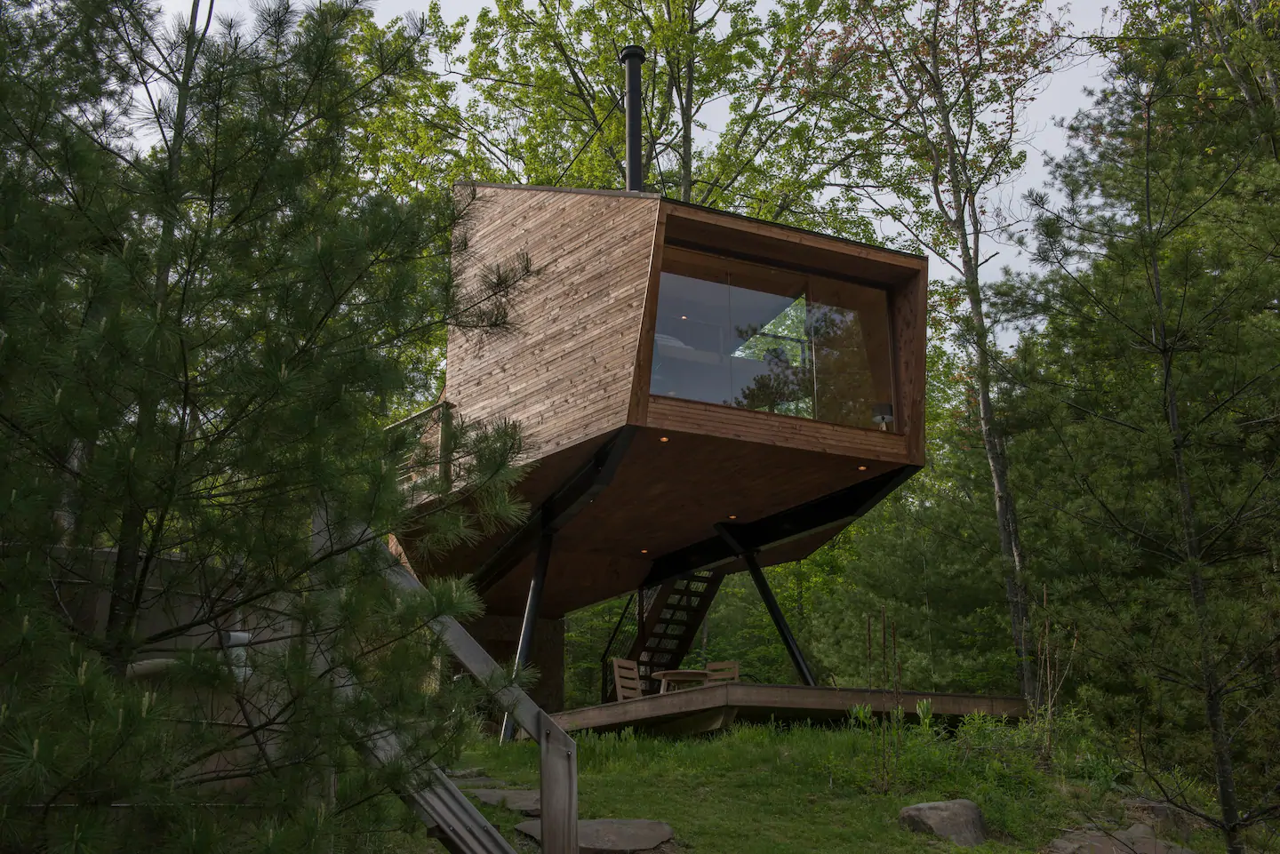modern tree house.webp