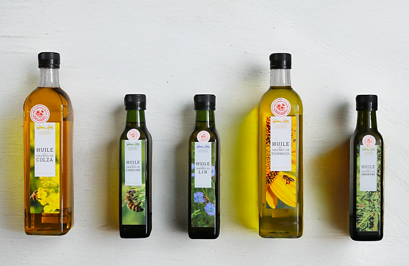 Bouteille d'huiles végétales presées à froid, 100% locales