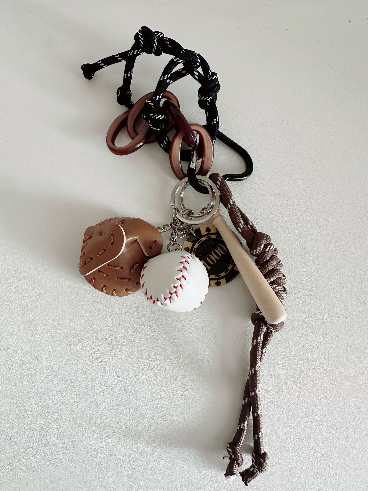 Schlüssel- und Taschenanhänger Baseball, braun