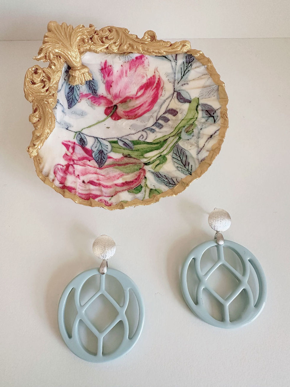 "Ranunkel" aus Horn, hellblau