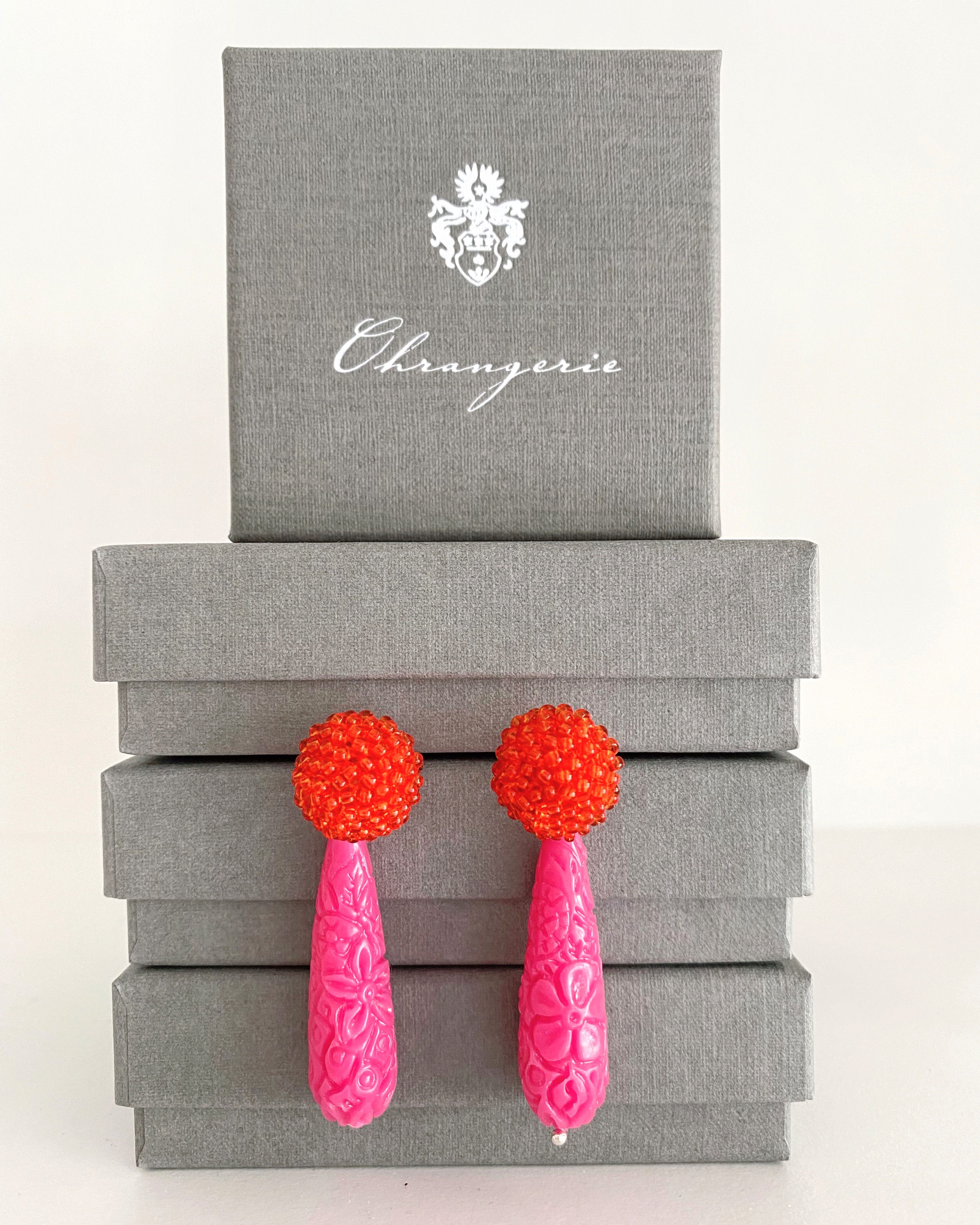 Tropfen aus Kunstharz mit Beerensteckern