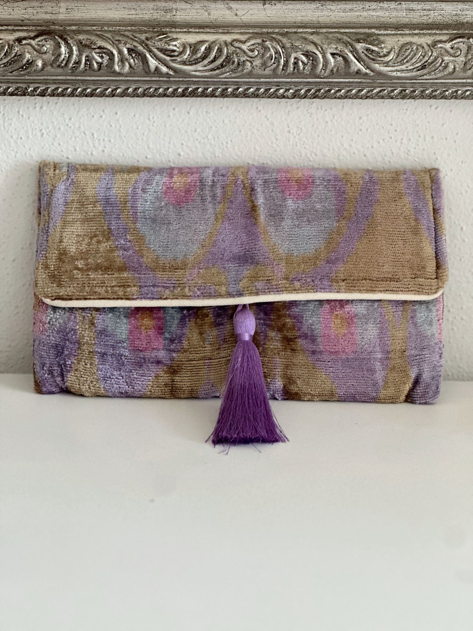 Clutch aus Seidensamt-Ikate, taupe/flieder