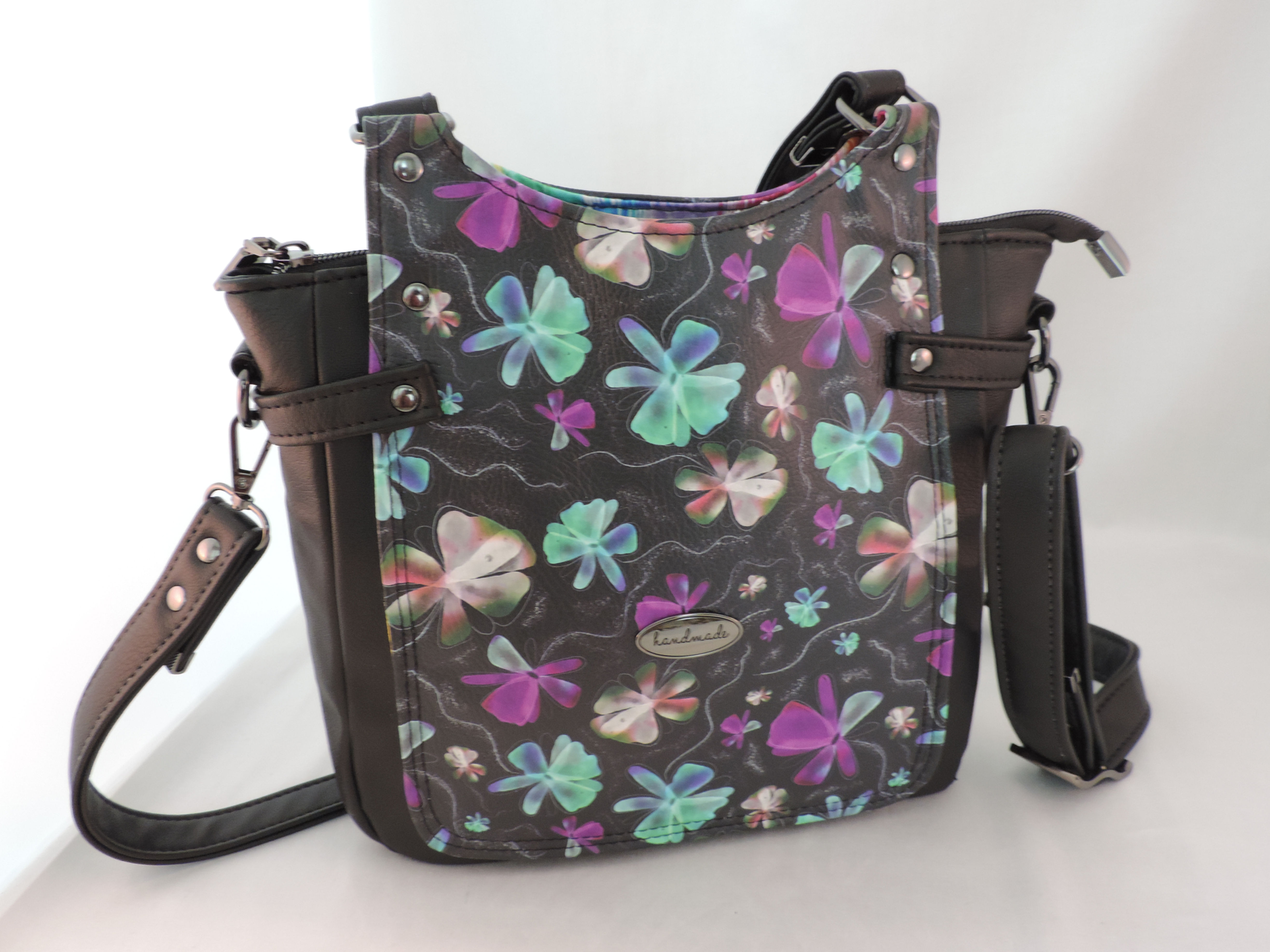 Many-Pocketed Handbag/Shoulder bag/Crossbody