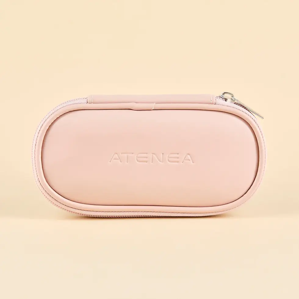 Vista frontal cerrada de kit de brochas pink travel de atenea