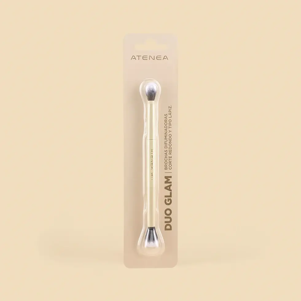 Vista frontal de brocha de maquillaje plana crema y difuminadora de atenea