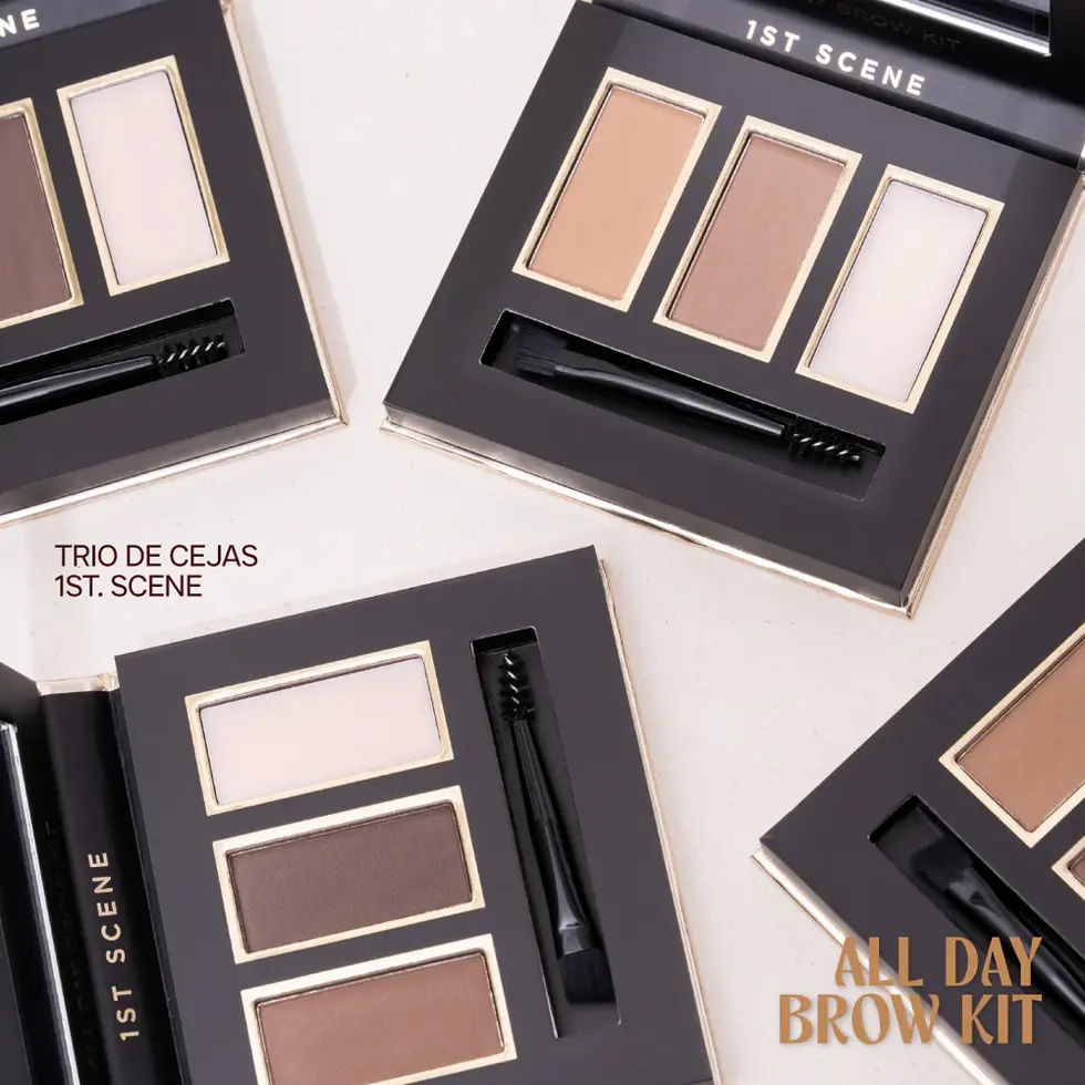 vista superior trio de cejas de atenea