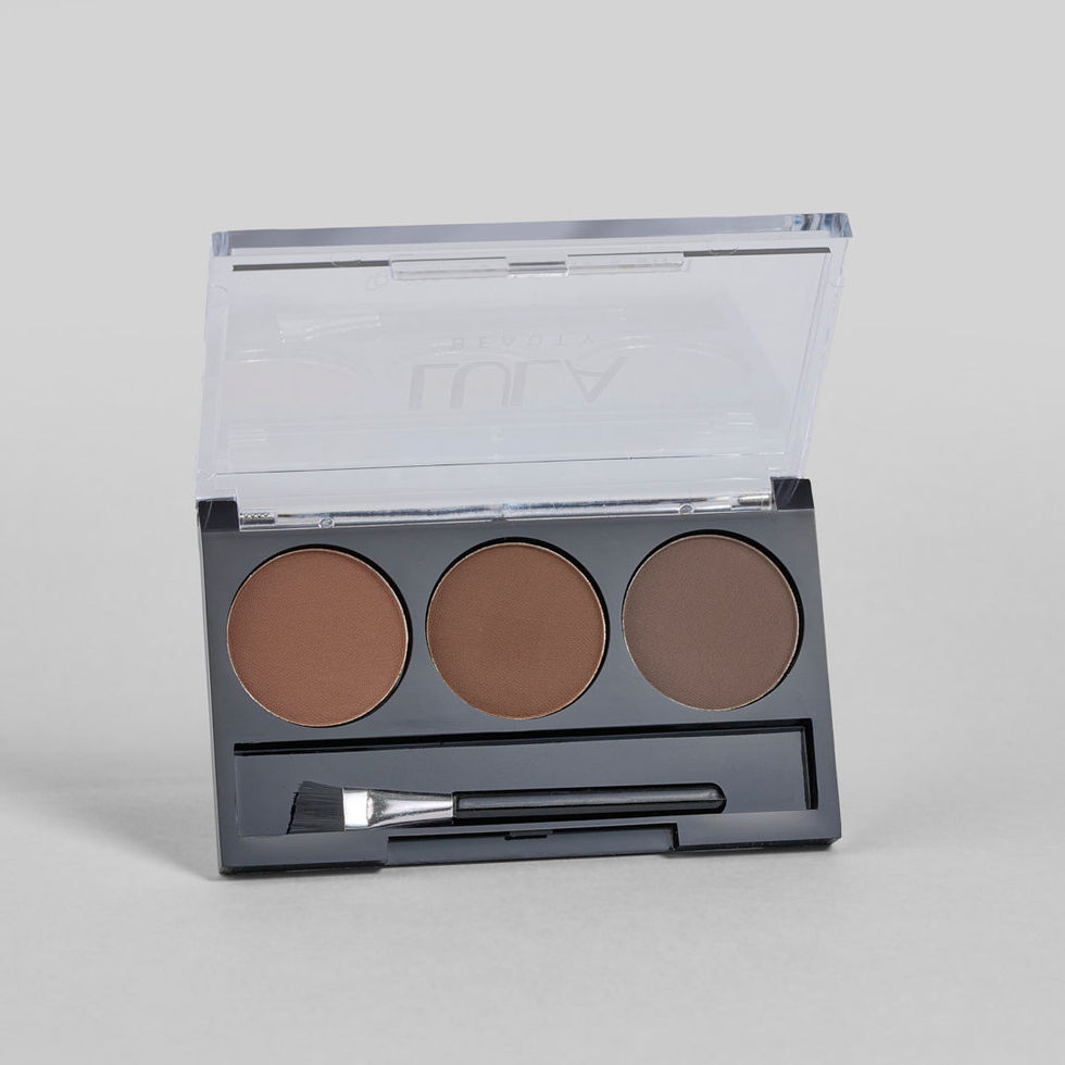 vista frontal de trio de cejas 3 en 1 lula beauty oscuro