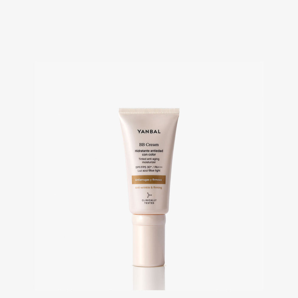 vista frontal de BB cream antiedad de yanbal