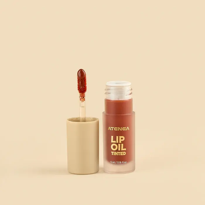 vista frontal de lip tinted oil de atenea tono spicy