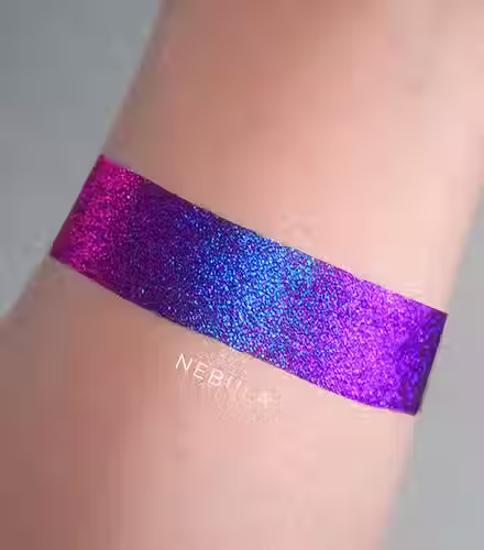 Muestra en brazo pigmento multicromatico nebula aurora pro makeup