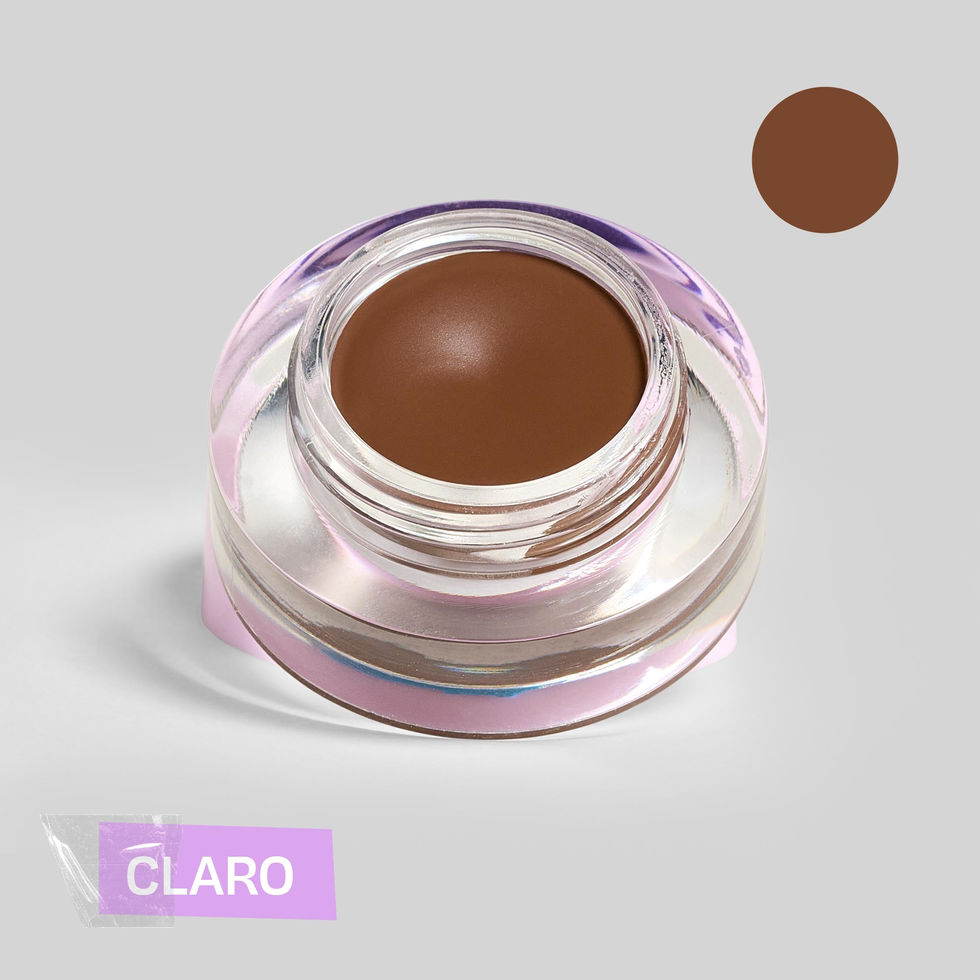 vista superior de pomada de cejas