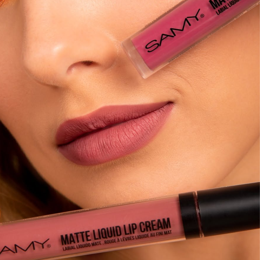 Vista frontal de labial liquido samy