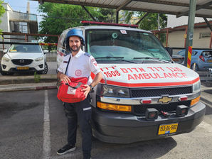 “Siate forti. Sono qui per aiutarvi e prendermi cura di voi”: il messaggio di uno straordinario paramedico del Magen David Adom 