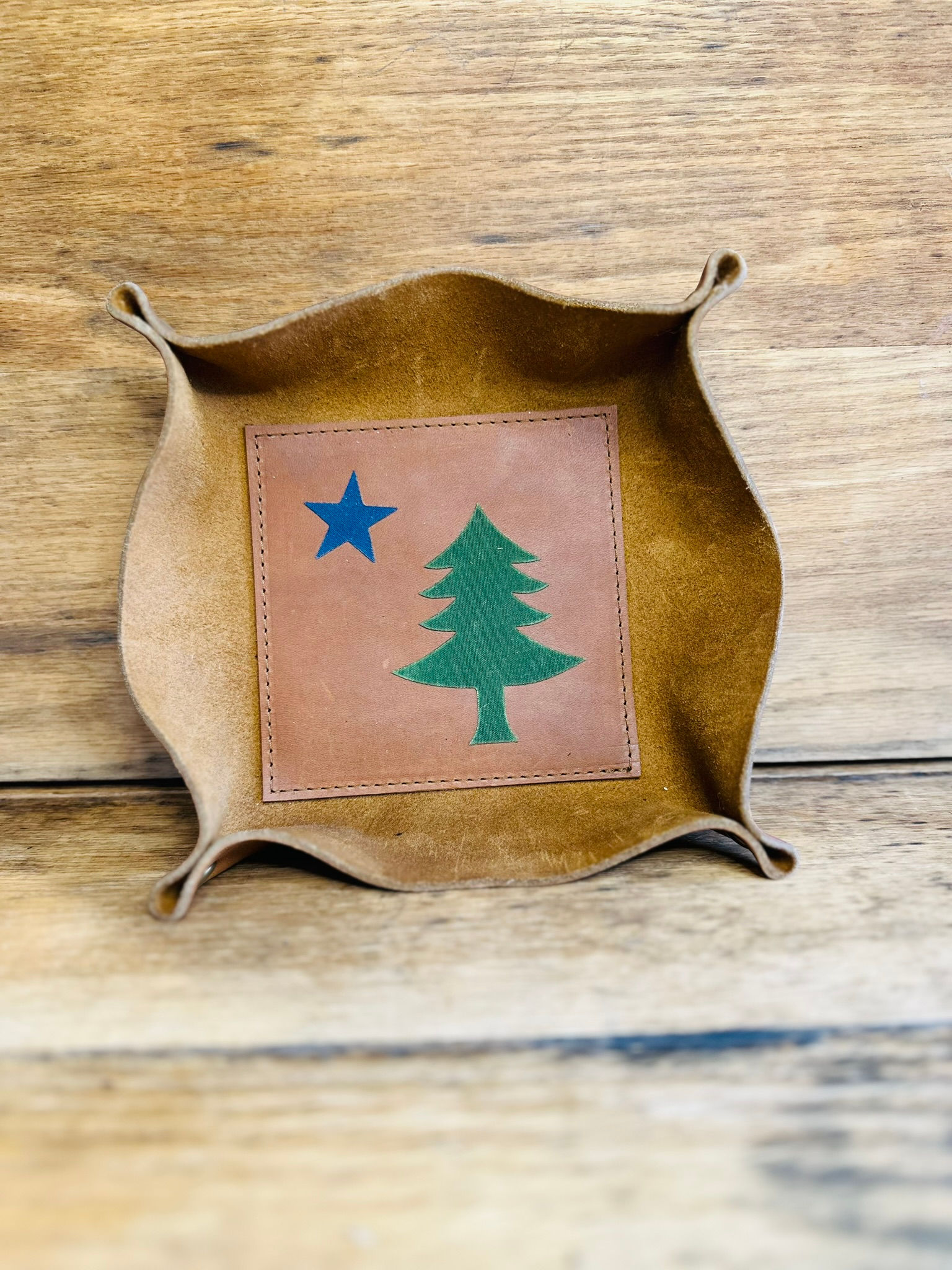 Butler Tray - Saddle w/Maine Flag