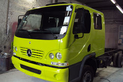 Cabine Dupla Mercedes-Benz