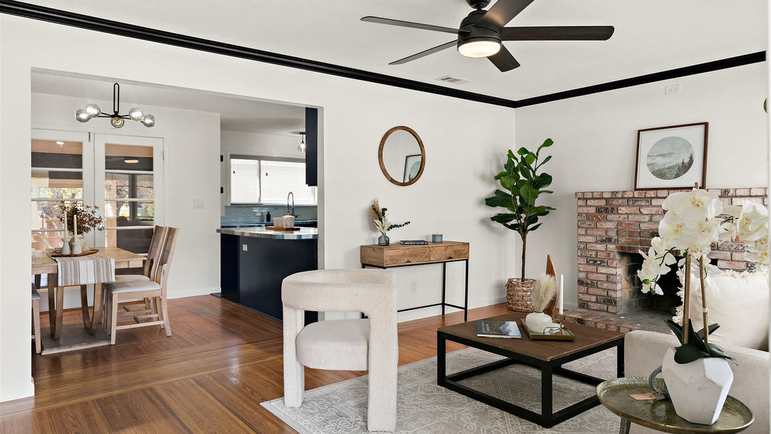 Living room at 1045 24th Street in Richmond