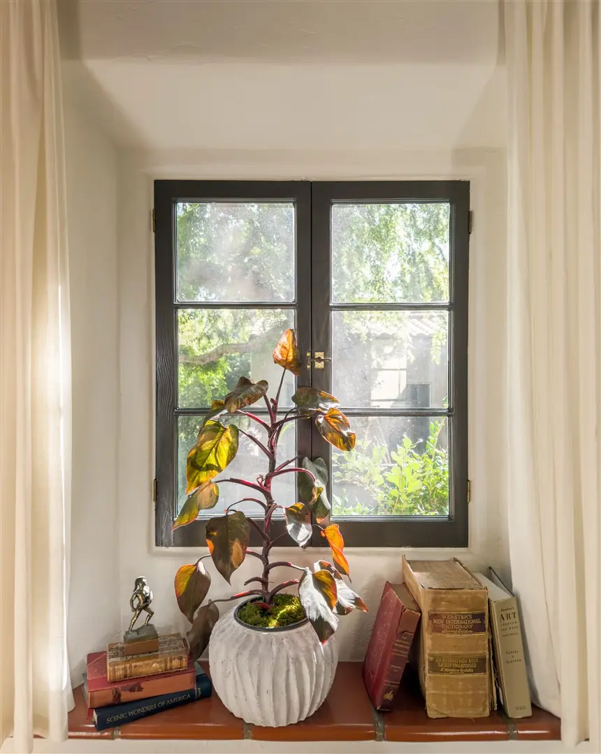 Restored dual-tone window with Clove interior finish at 1239 Geneva Street