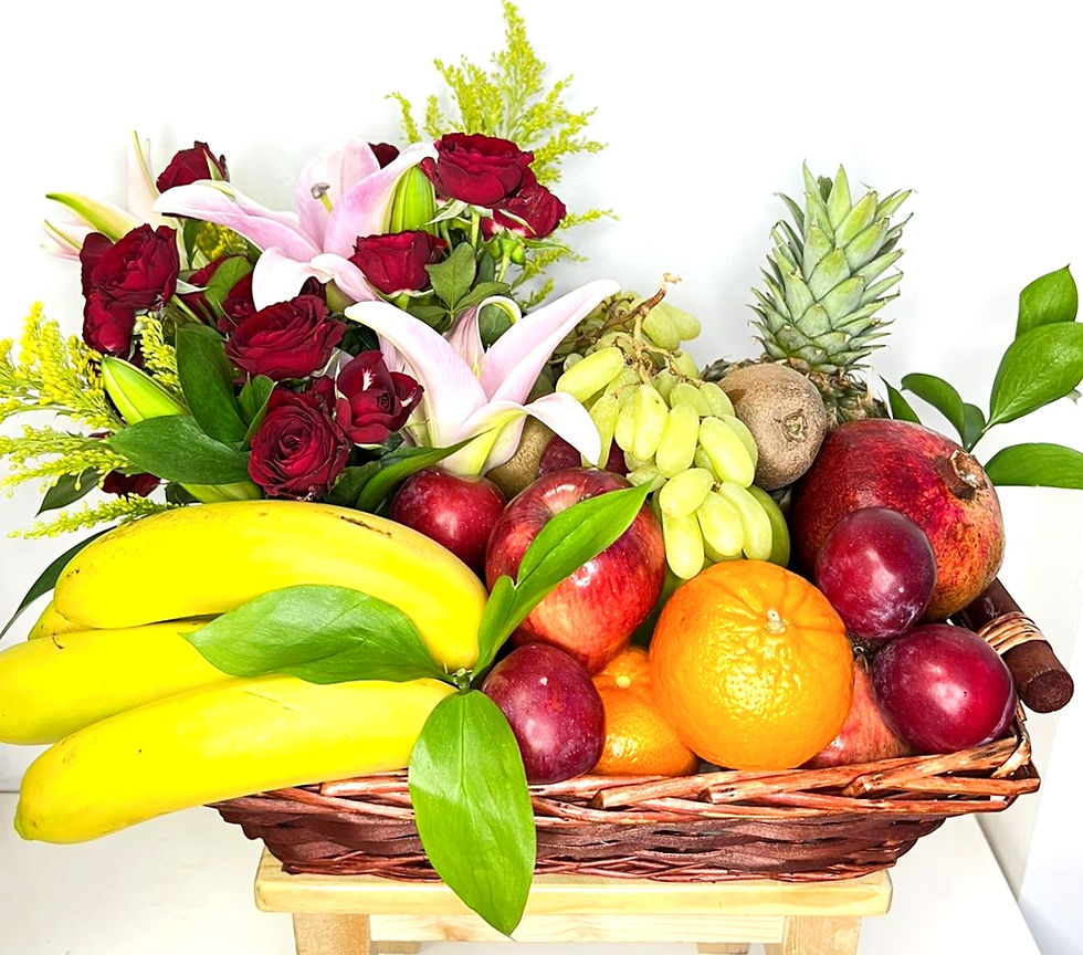 थंबनेल: Fresh Fruits and Flowers Hamper
