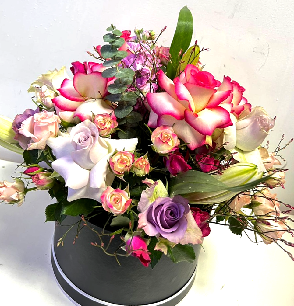 थंबनेल: Colorful Fresh Flower in a Box