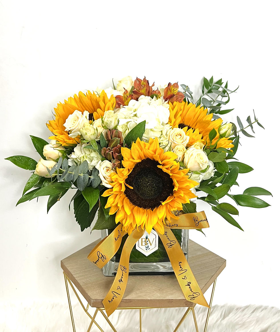 थंबनेल: Sunflowers Glass Arrangement