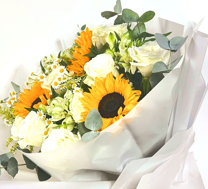 थंबनेल: Dazzling Sunflower Bouquet