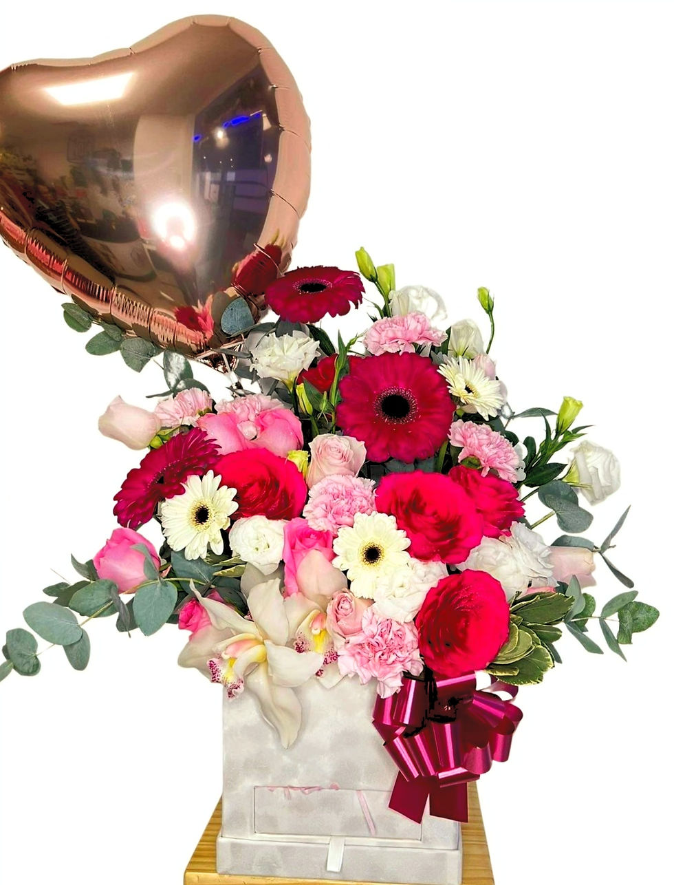 थंबनेल: Brilliant Fresh Flowers Arrangment with Balloon