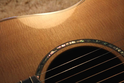 Custom guitar - Claro walnut/Sitka spruce 000