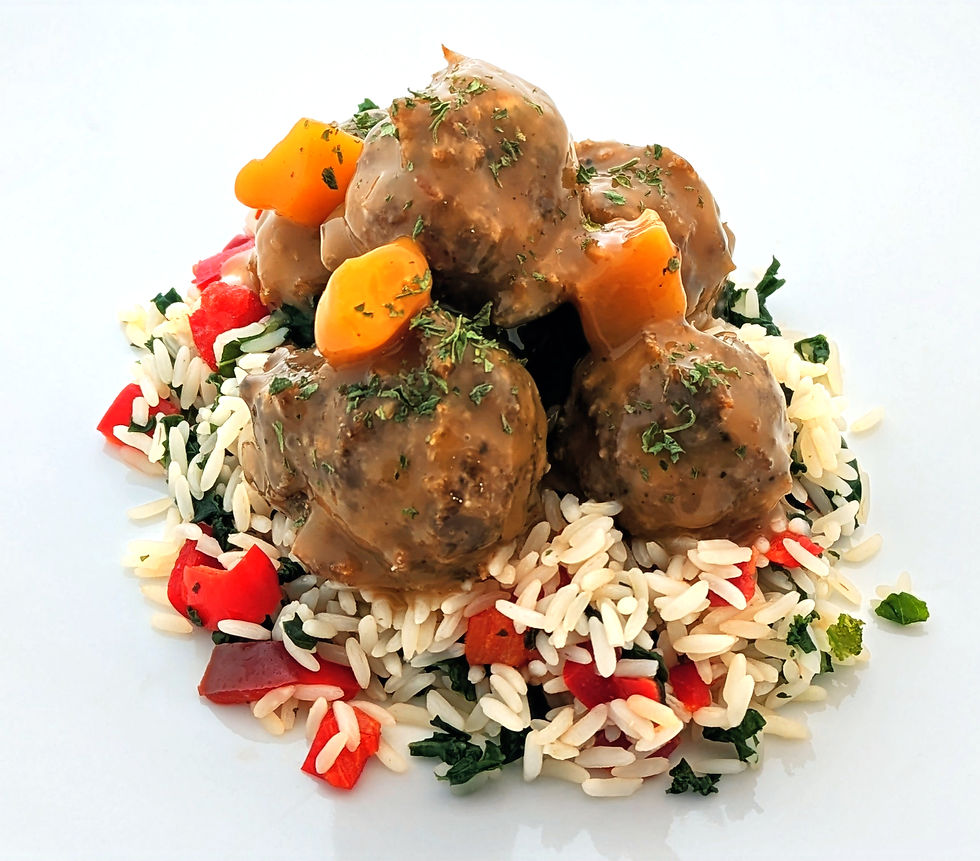 Riz aux légumes et boulettes sauce à la pêche