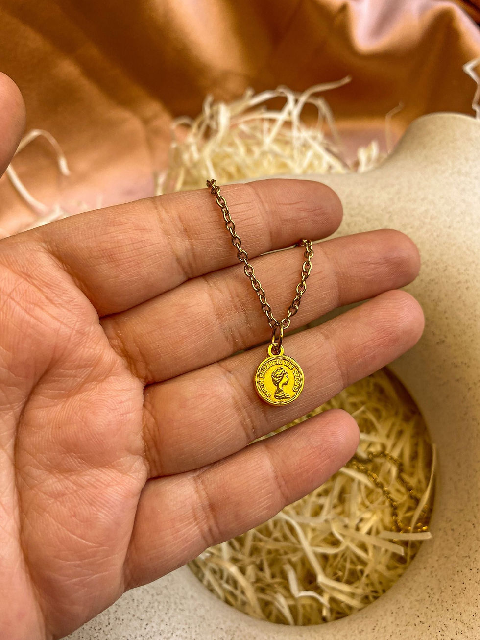 Thumbnail: Mini Elizabeth Second Antique Golden Coin Charm | 6 Pcs