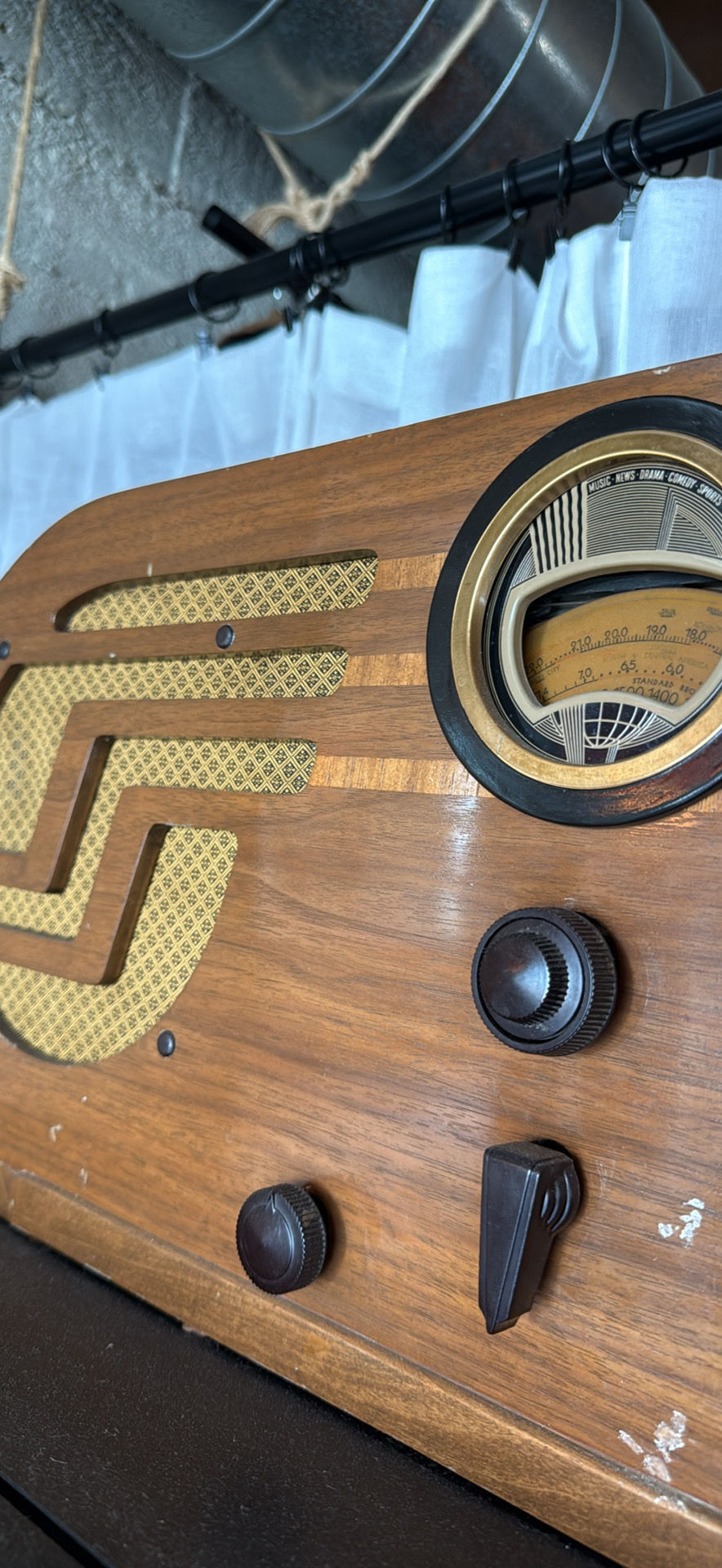 Vintage Art Deco Style Wood Radio