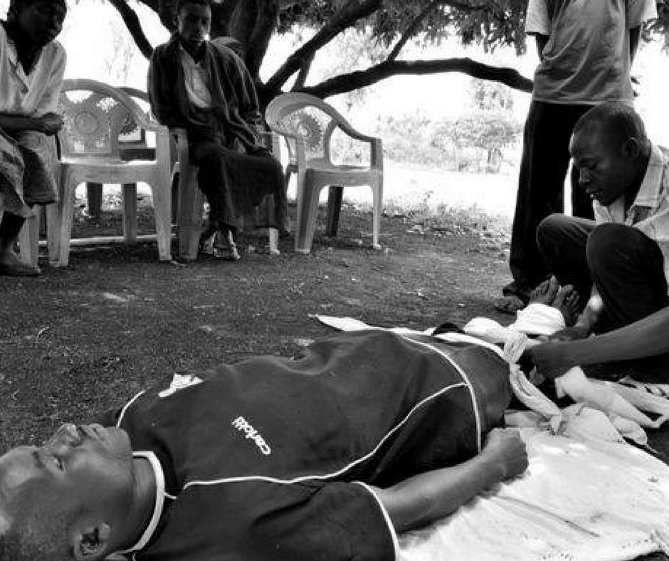 Demonstrating leg fracture treatment