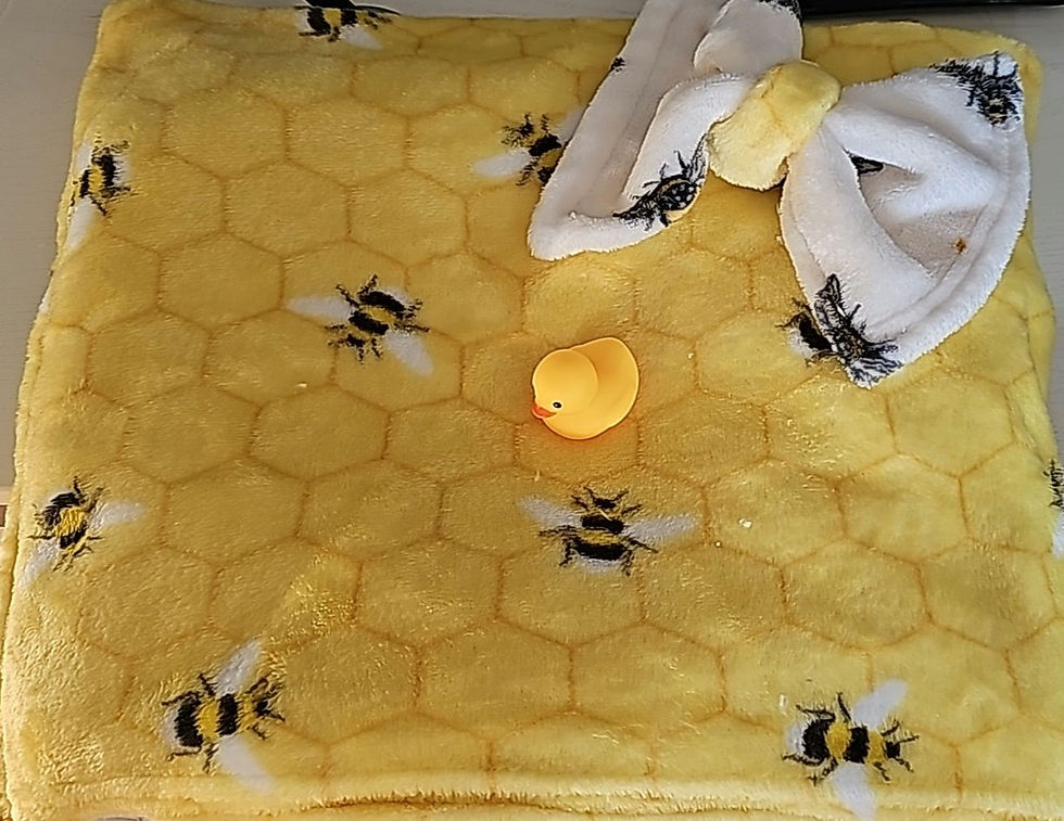 Thumbnail: Small Critter Quilt (Bee Print)