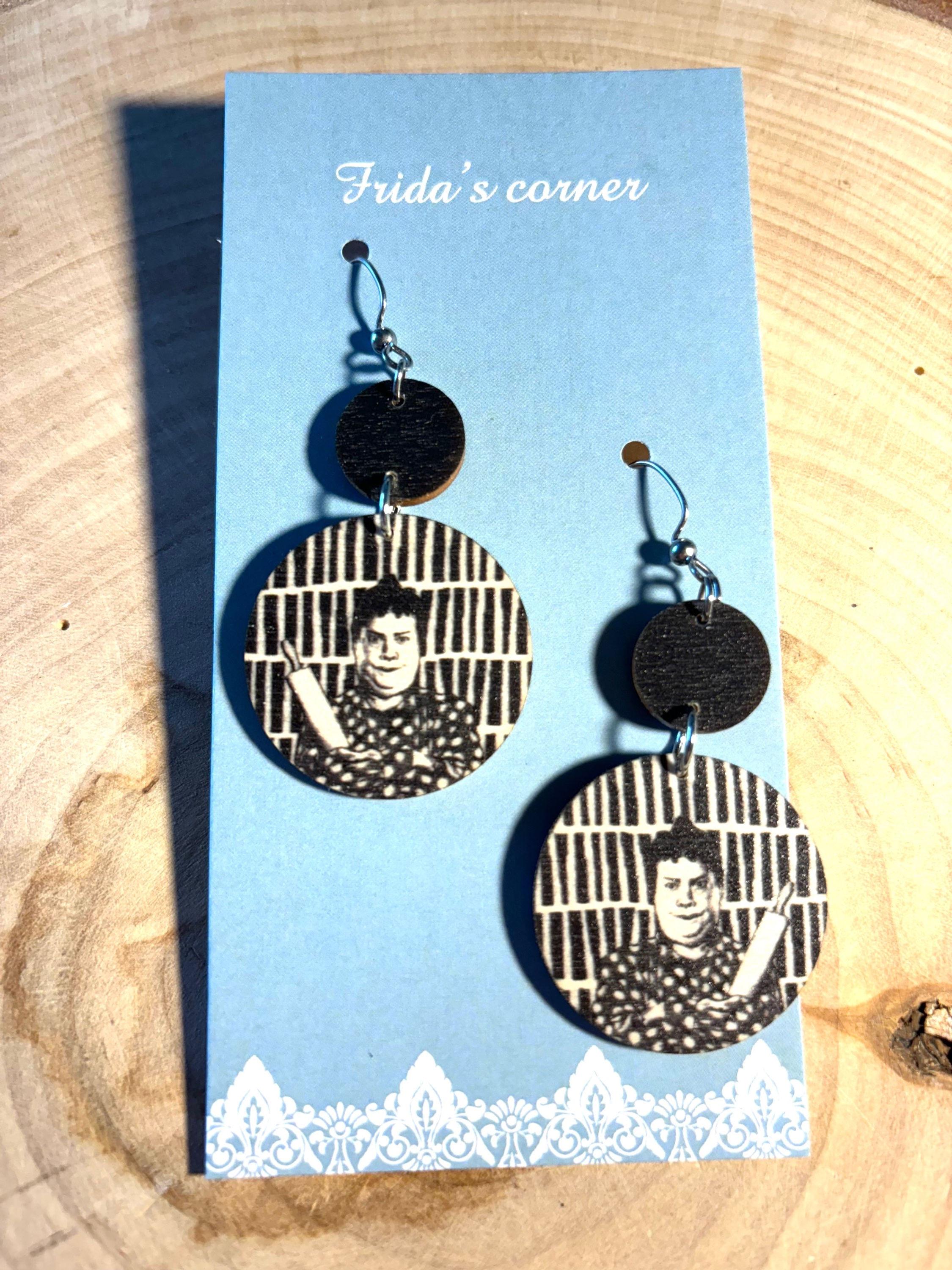 Mustavalkoinen Justiina, kaksoispallot