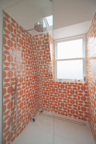 70s style bathroom