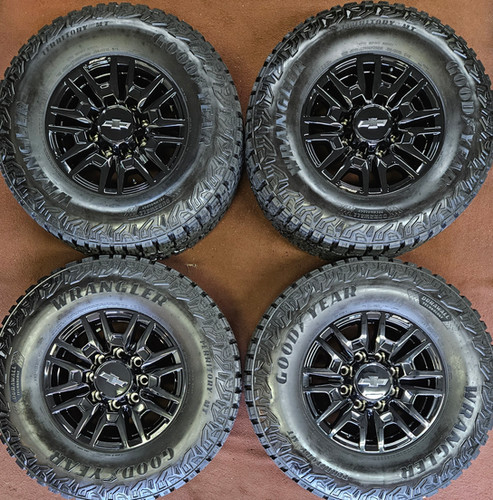 4 2024 Black Chevy ZR2 2500 18