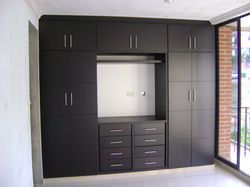 CLOSET TV