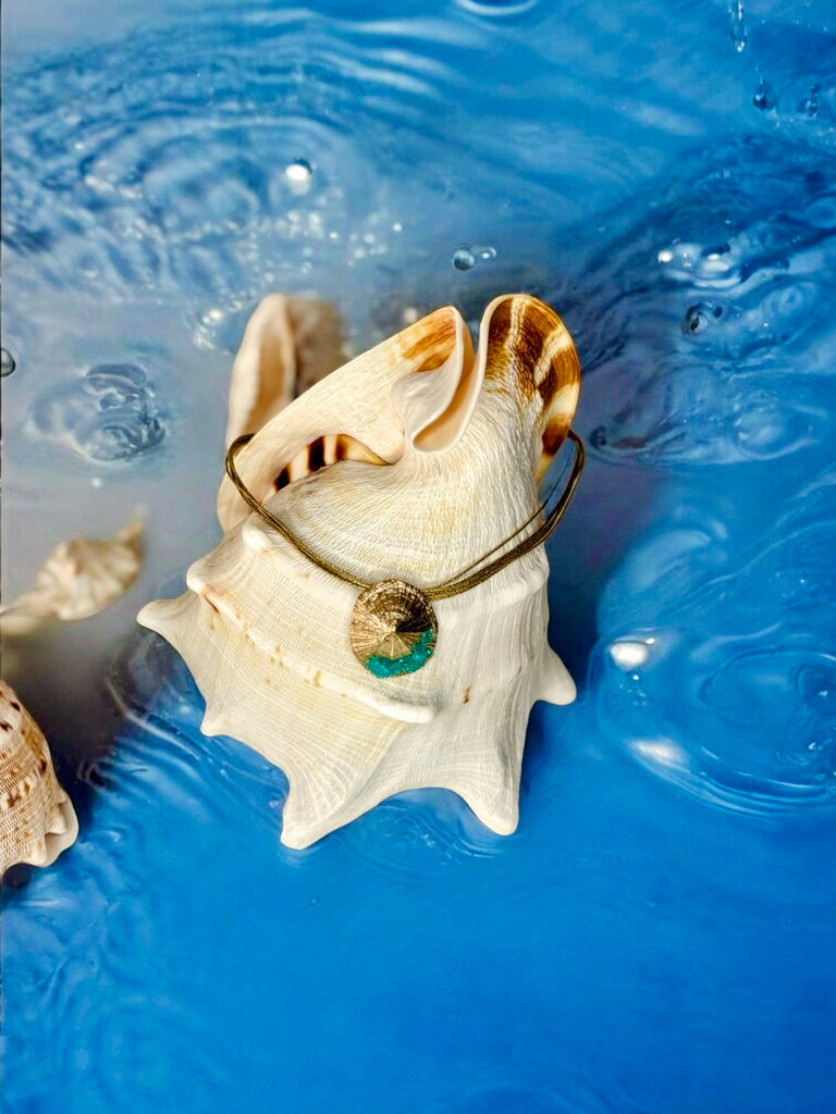 Underwater Kpetalitexxl handmade brass necklace with crystals