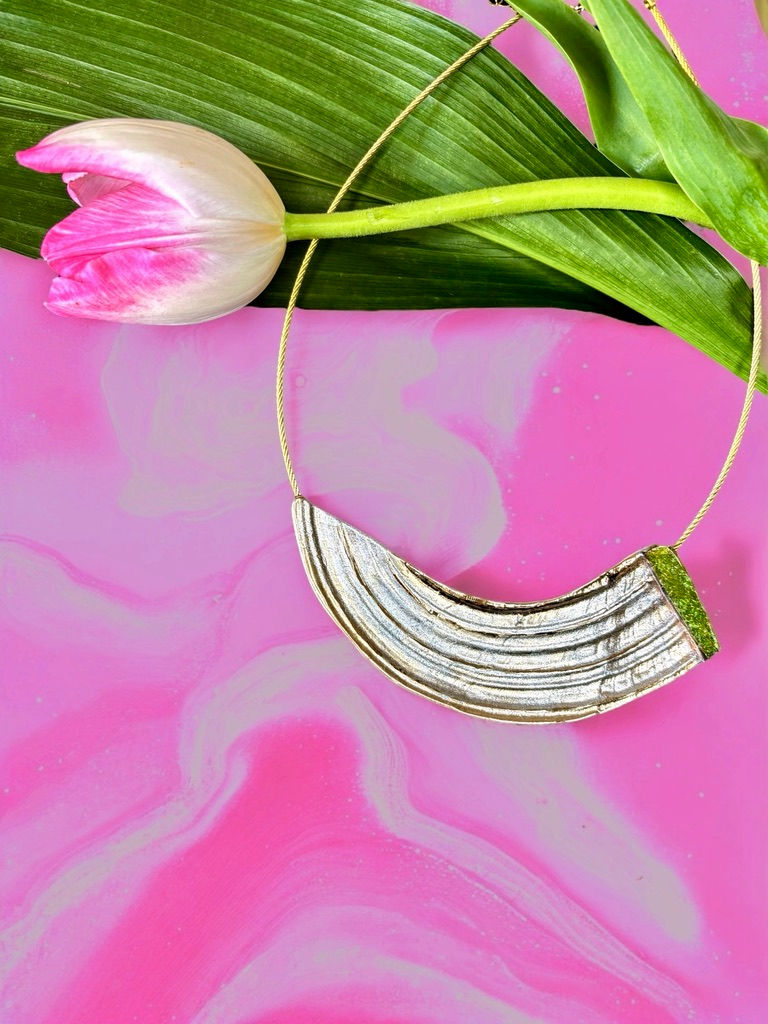 Desert K68 Geode necklace silver brass with peridote crystals