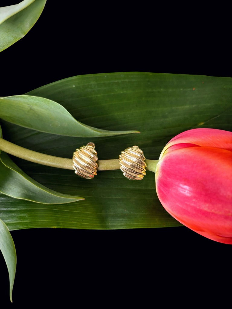 claire earrings gold plated close view