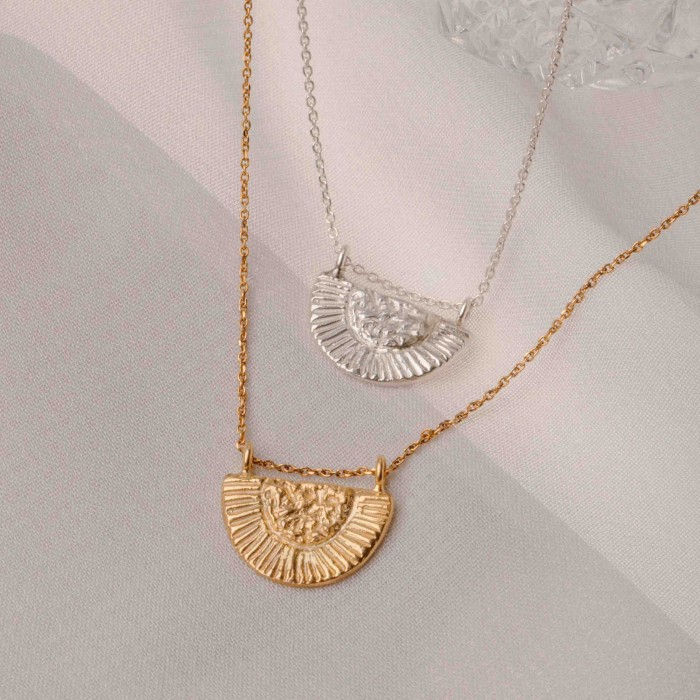 new era gold plated necklace close view