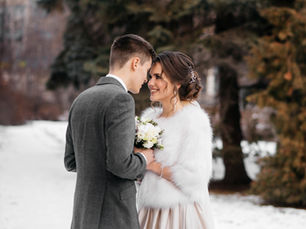 Snowflakes, Sparkle & Strategy: How to Plan Differently for a Winter Wedding