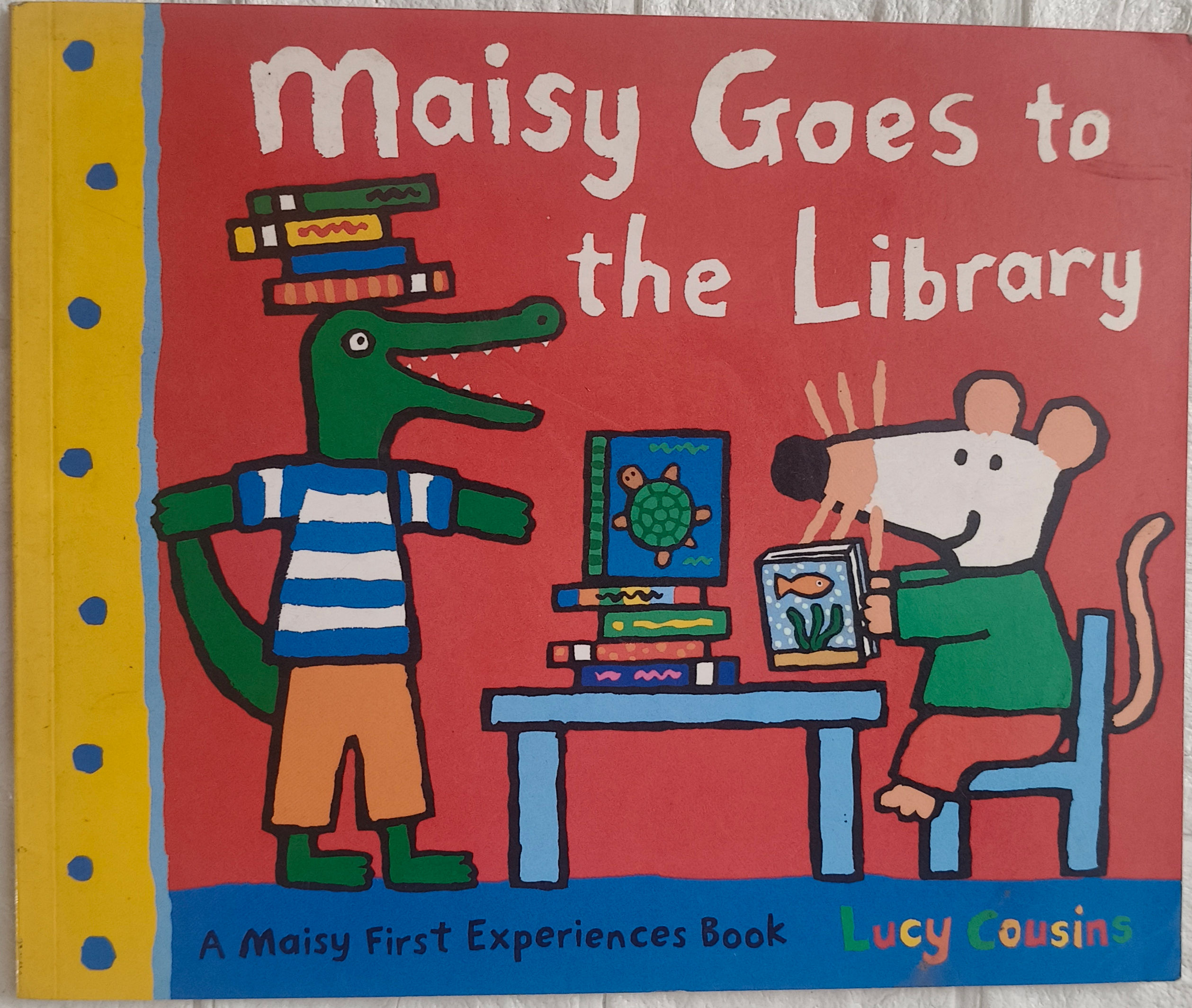 Maisy Goes to the Library - Paperback